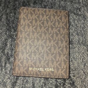 Euc Michael Kors Card Holder Passport